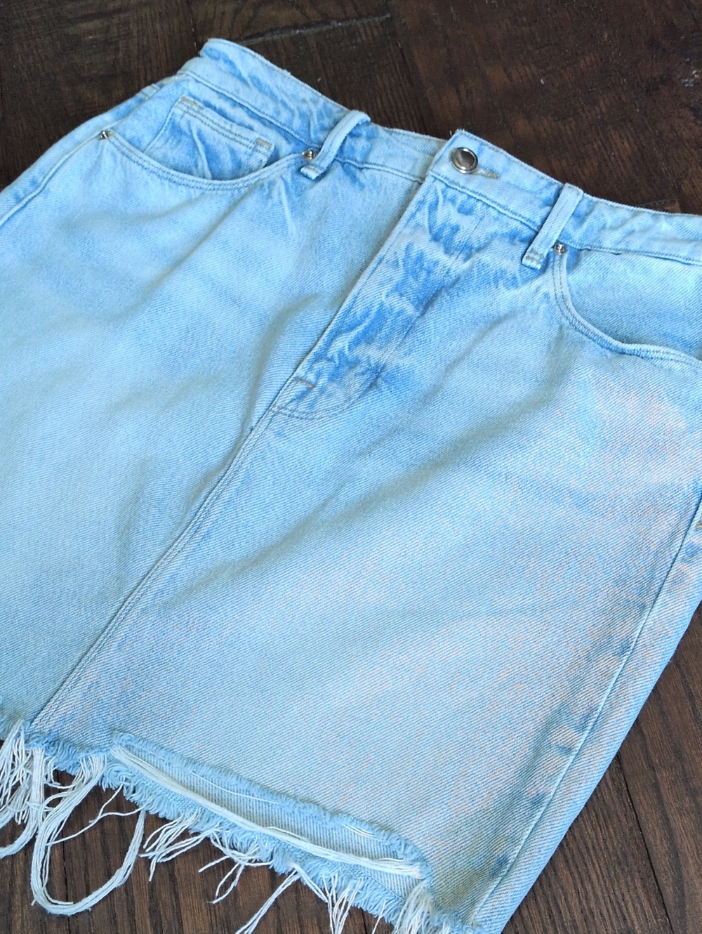 GOOD AMERICA I Light Blue Soft Distressed Raw Hem Denim Mini Skirt, 8/29
